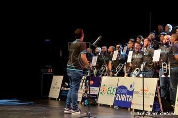 Acto de presentación de la murga teldense Los Nietos de Sarymanchez en el Teatro Víctor Jara de Vecindario (Foto Francisco Javier Santana)